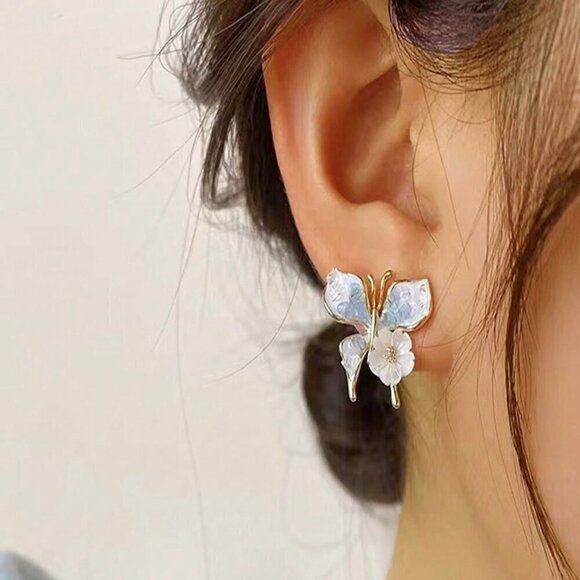 Women's One Pair Of Fresh And Stylish Gradient Butterfly Crystal And Pure White - Picture 2 of 4